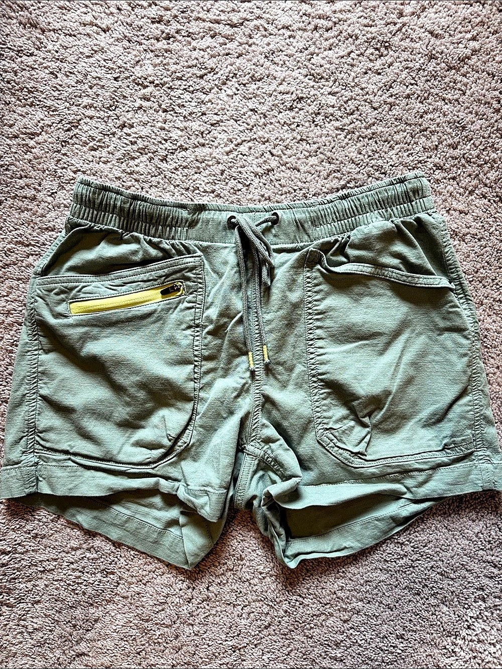 Passenger Women's Cargo Shorts in Green Like New